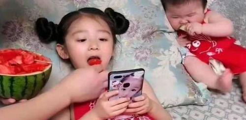 女儿父亲吃瓜,女儿父亲意外吃瓜引发的温馨故事