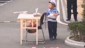 小熊保安吃不吃瓜,吃瓜还是不吃瓜？