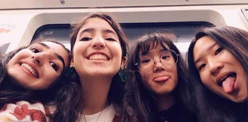 东北吃瓜的小妞,揭秘东北美食风情