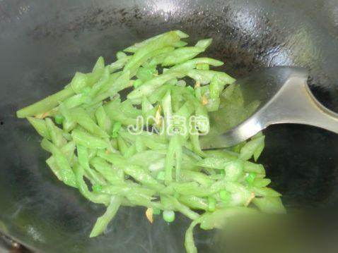 蛇瓜怎么炒吃,家常美味新尝试